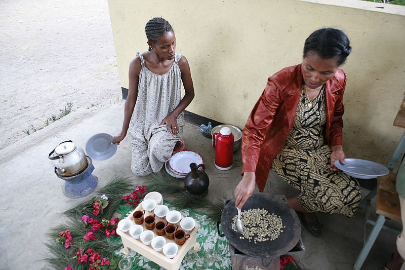 800px-Ethiopian_Coffee_Ceremony_011